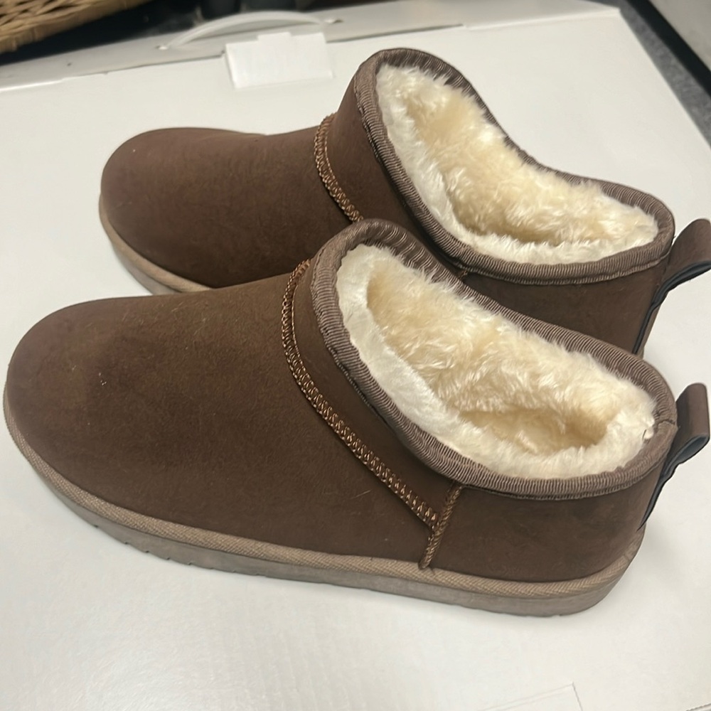Size 41 never worn these are basically an 8/8 1/2